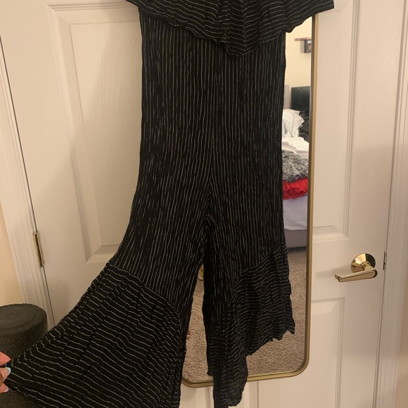 An American Eagle Jumpsuit - Picture 2 of 4